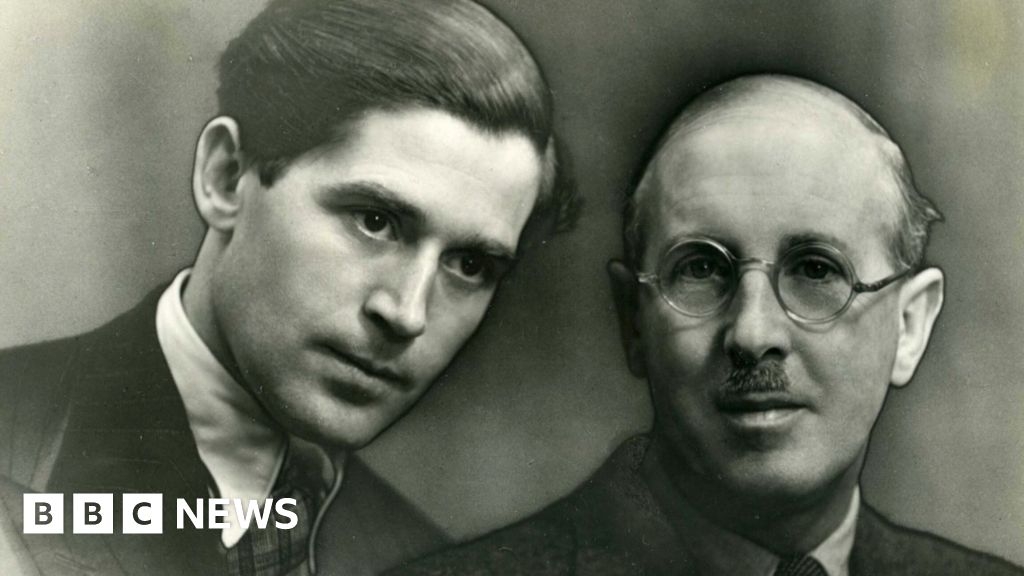 Gay couple's archive reveals 'peaceful life' in 1920s Dorset