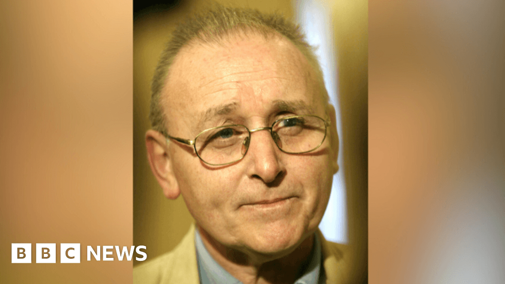 Denis Donaldson: Family calls for 'proper' investigation into spy's death
