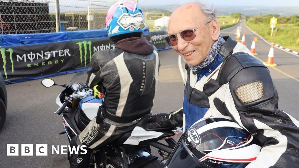 Man, 95, returns to Isle of Man TT to scatter wife's ashes