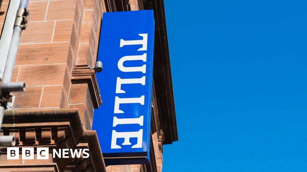 Carlisle Tullie removes sign in listed building row