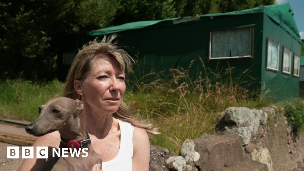 Cornwall beach hut residents defy council's trespass order