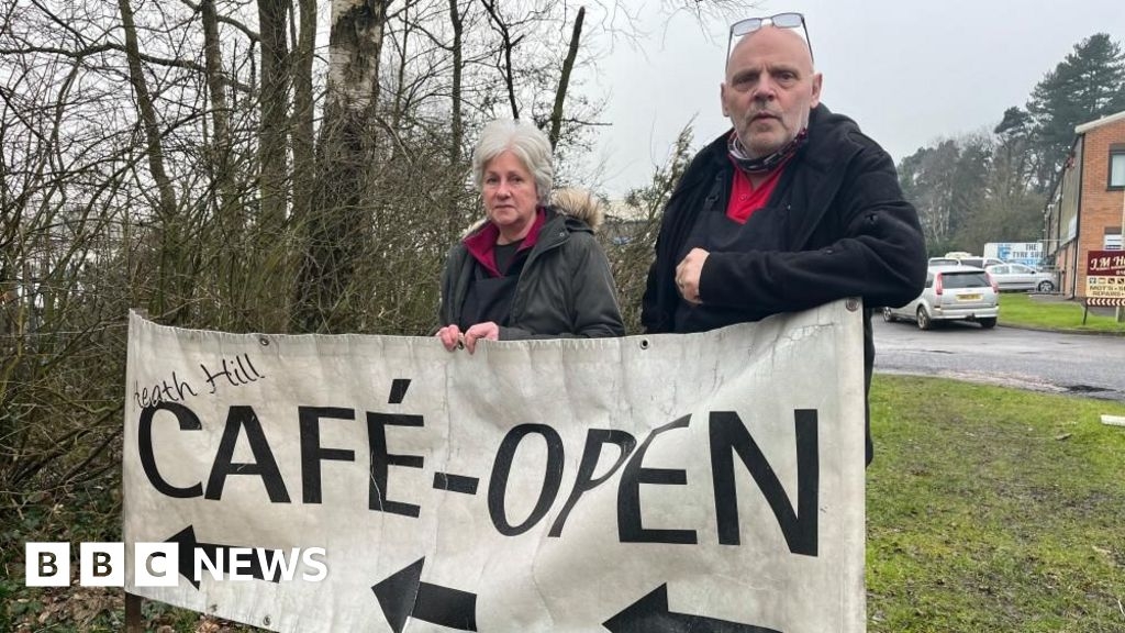 Telford cafe owners 'lost hundreds' after sign dispute