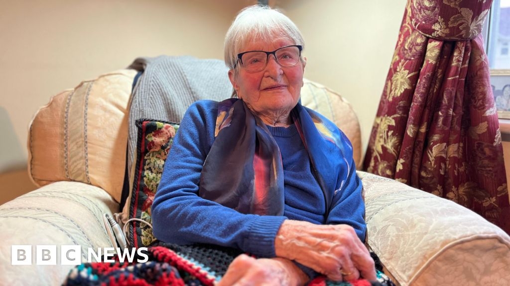 Guernsey Woman, 100, recalls evacuation to London during WW2