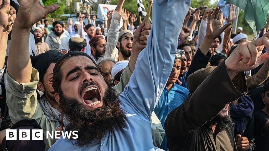 Kashmir: What's the way out of the India and Pakistan crisis?