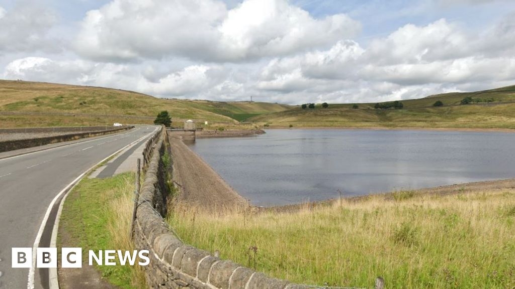 Tribute to couple whose car plunged into reservoir