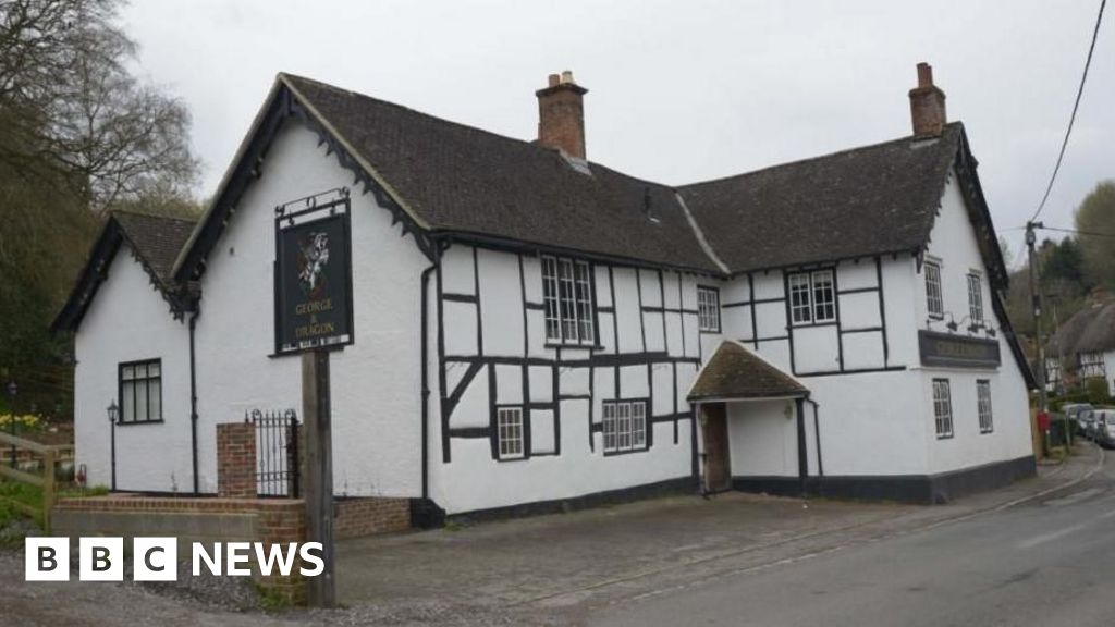 Devizes community rallies against pub being turned into homes