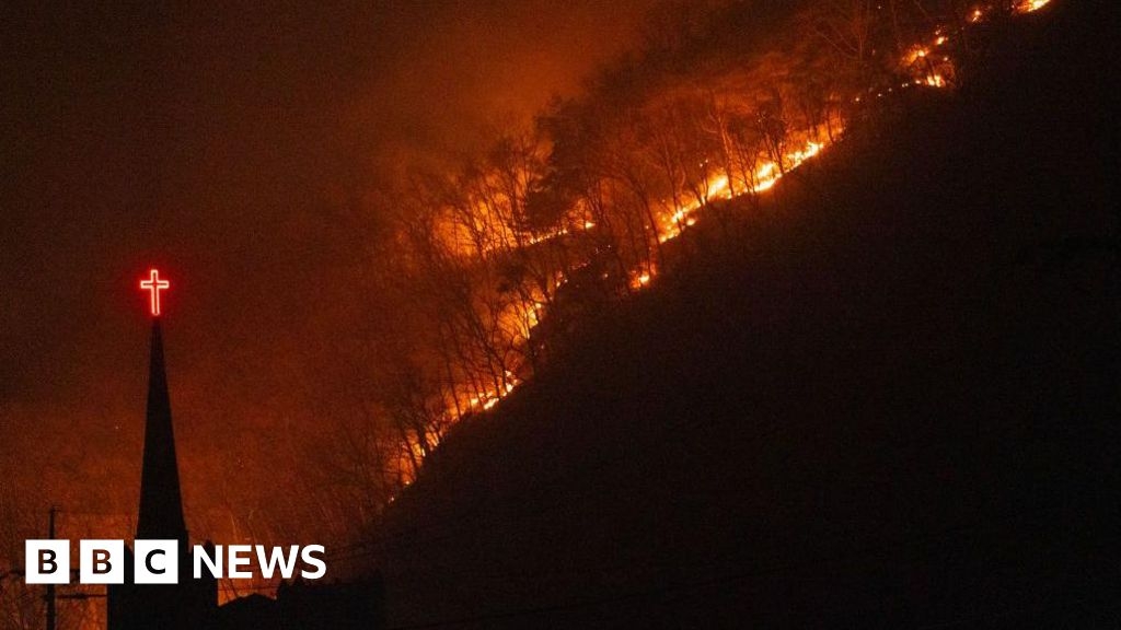 South Korea: at least 18 dead in 'worst' fires in nation's history