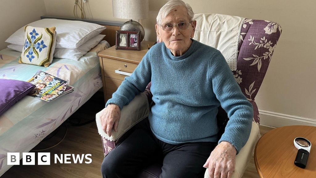 Godstone: World War II veteran shares life as prisoner in Poland