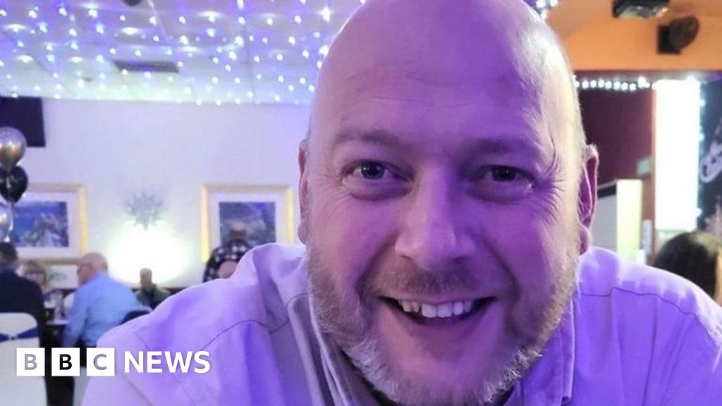 Family pays tributes to 'best dad' after M53 death