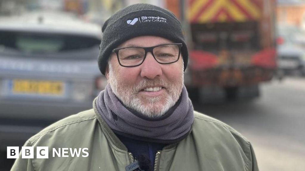 Striking Birmingham bin worker says PM living in 'la-la land'