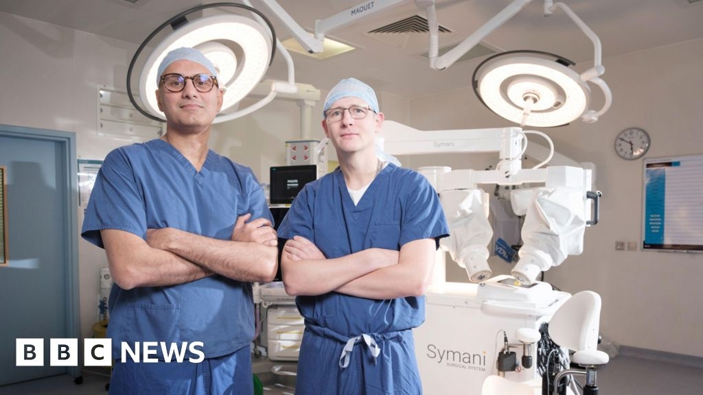 Surrey: Godalming man given pioneering robotic cancer treatment