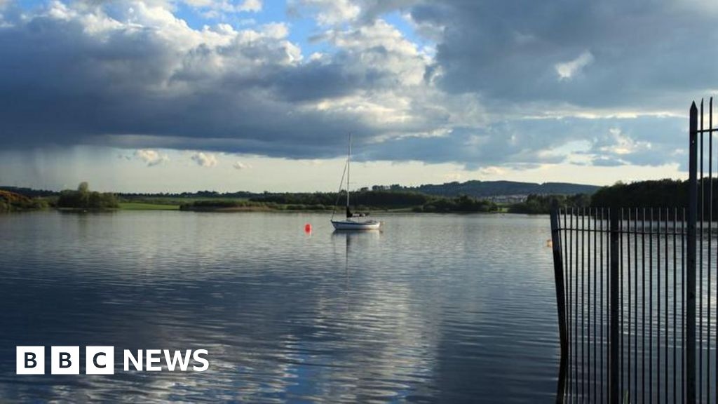 Search for missing paddle border at Loch Ore in Fife