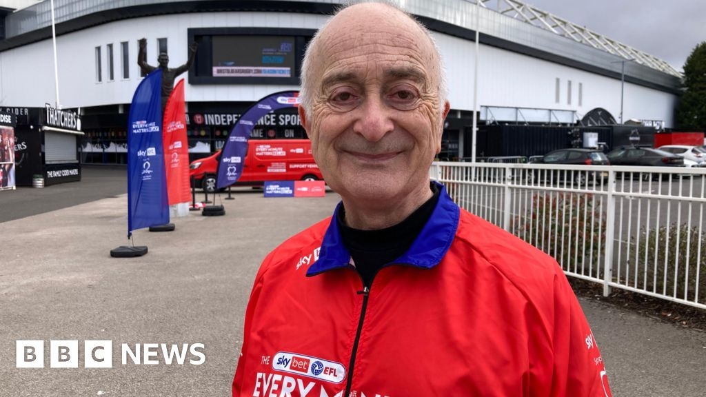 Tony Robinson joins relay promoting lifesaving CPR at Ashton Gate