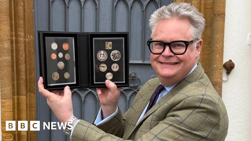 Dorset: Commemorative coin collection fetches £4,000 at auction
