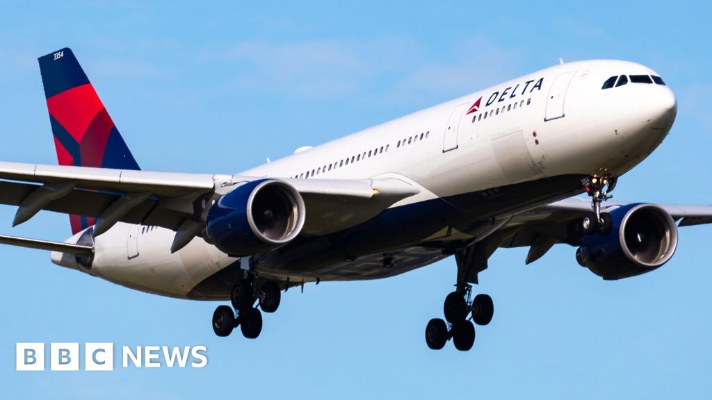 Detroit-bound plane returns to Heathrow due to windscreen crack