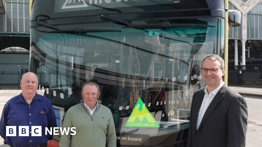 Bus service from Hull to North York Moors returns