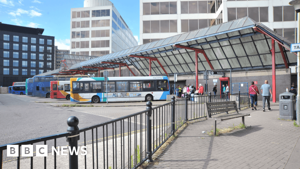Swindon bus station brings in temporary 'customer representative'