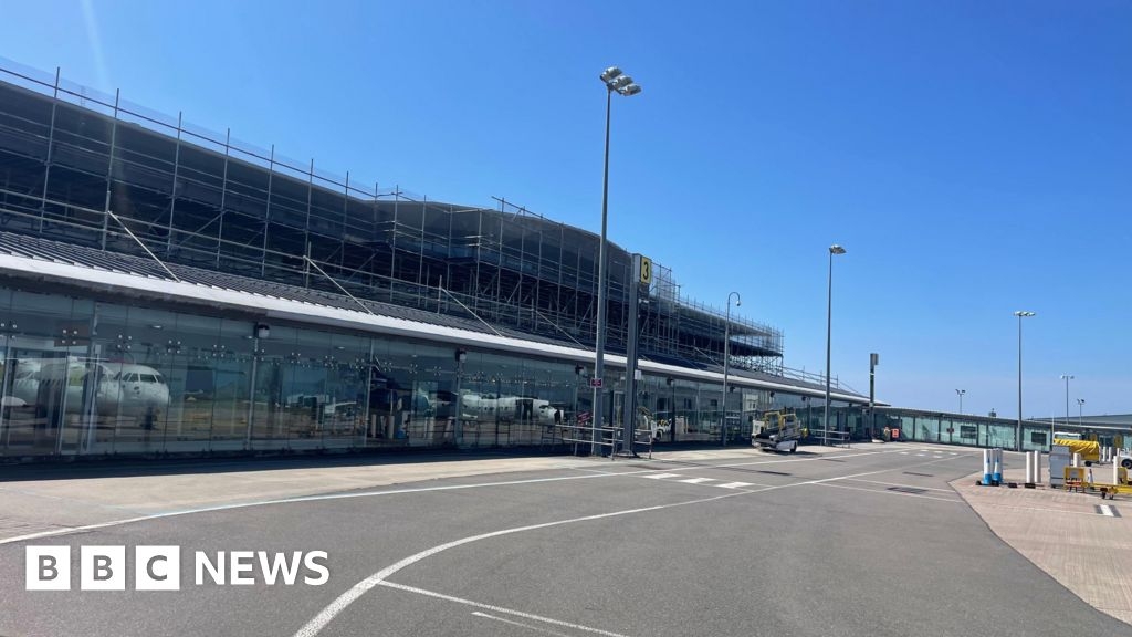 Guernsey Airport lighting upgrade closes Port Soif car park