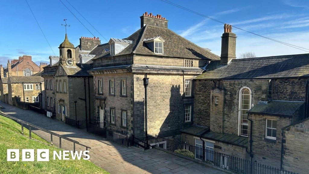 Teachers at closing Fulneck School in dispute over pay