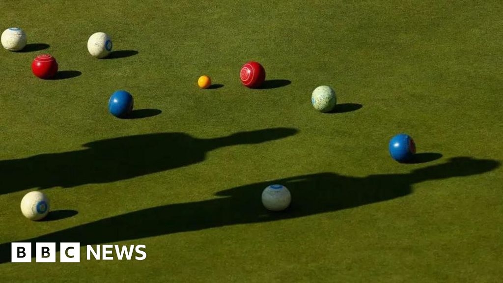 Hove: Hecklers disrupt bowling club's alcohol licence hearing