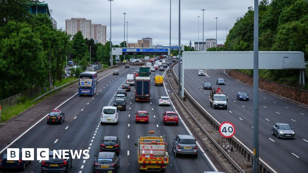 Travel disruption as M8 reopens after early morning closure
