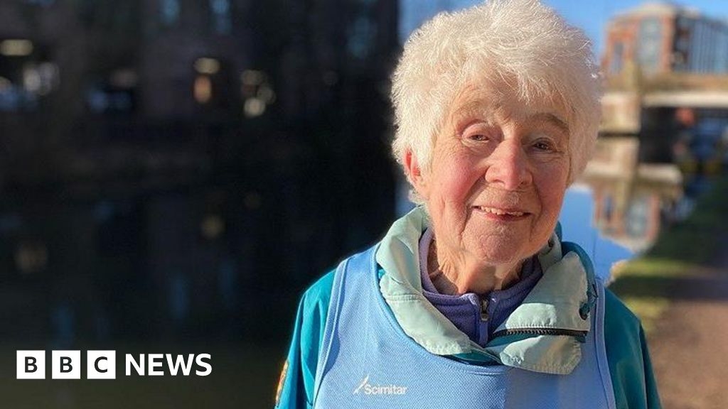 Charity runner, 86, still loving her hospice fundraising mission