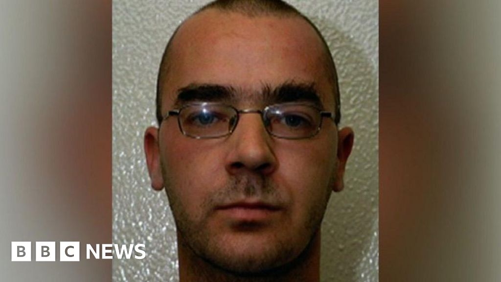Neo-Nazi paedophile from Leeds admits  having gunpowder manual