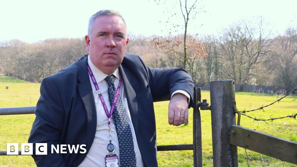 Former Walsall Council leader praised for 'impeccable' service