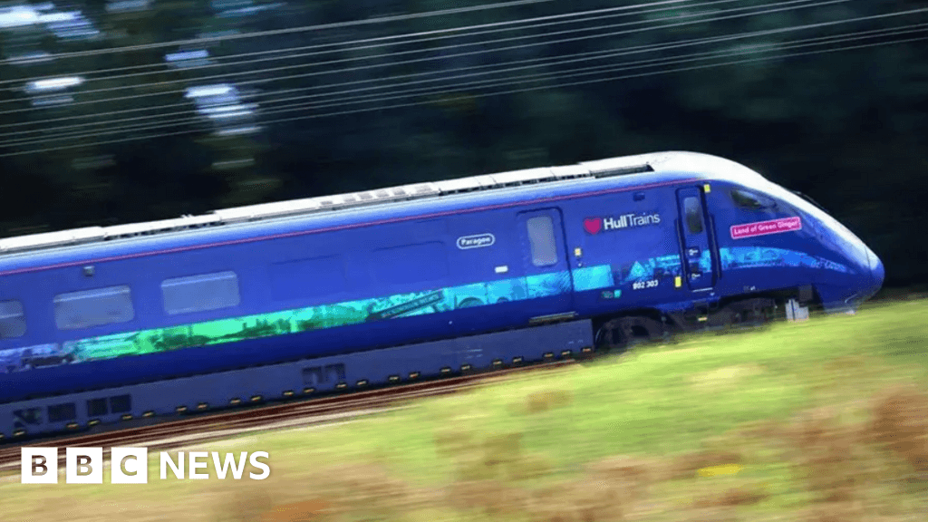 Hull Trains: Strike impacts services for second consecutive day