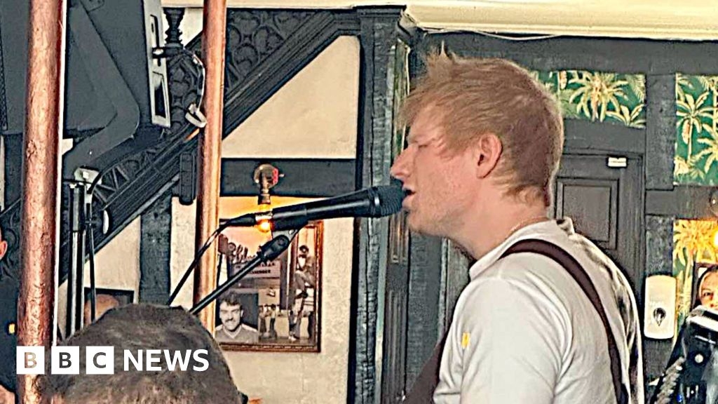 Ed Sheeran thrills fans with 'surprise' Ipswich gig
