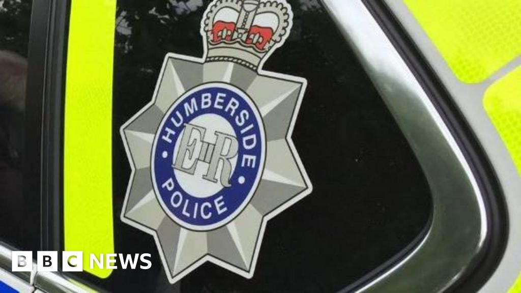 Ex-Humberside Police insp Ian Walpole admits making child images