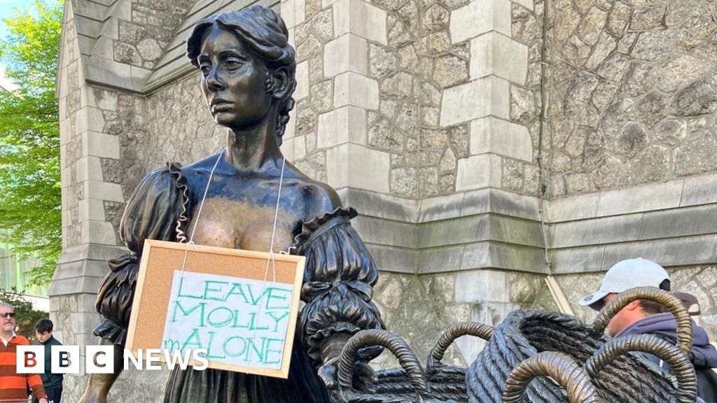Molly Malone statue: Stewards brought in to stop 'groping'