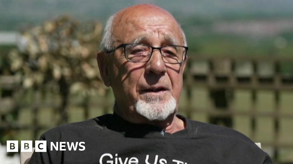 Nuclear veterans hand 'evidence dossier' to police