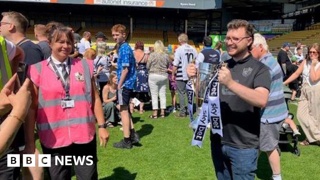 Hundreds of Port Vale fans attend Burslem promotion celebrations