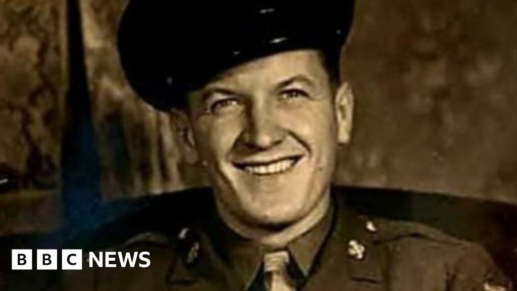 Family's journey to honour WW2 airman at crash site