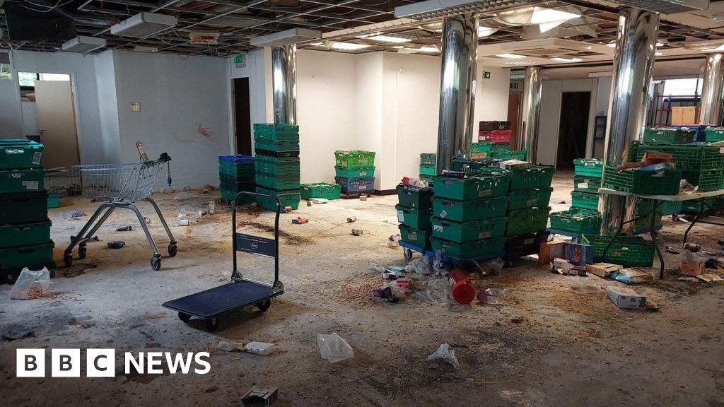 Hampshire foodbank 'overwhelmed' by support after break-in