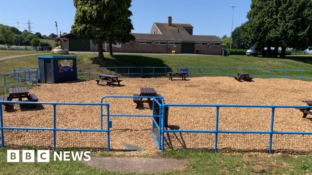 Upset after Thornbury splash pad covered up