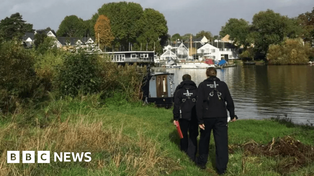Esher MP calls for unauthorised River Thames boats to be removed