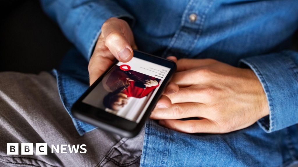 Do singletons have 'huge fatigue' with dating apps like Tinder?