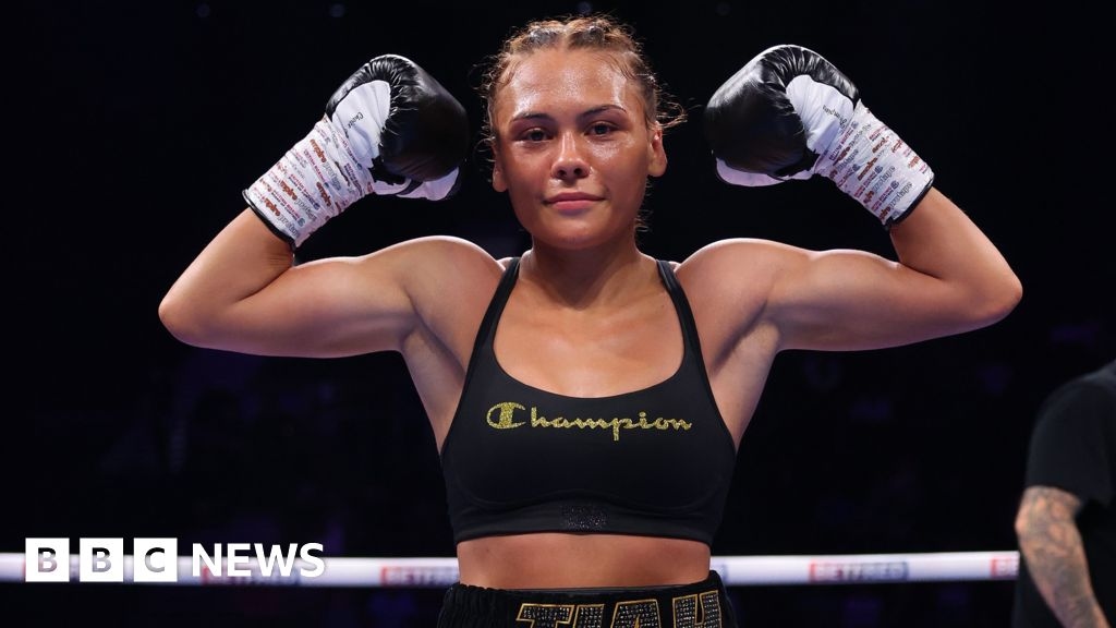 Bristol boxer Tiah-Mai Ayton, 18, signs professional contract