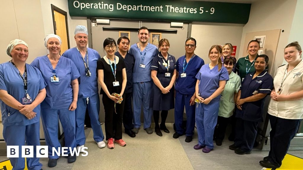 Lancashire surgeons celebrate 1,000th robotic prostate surgery