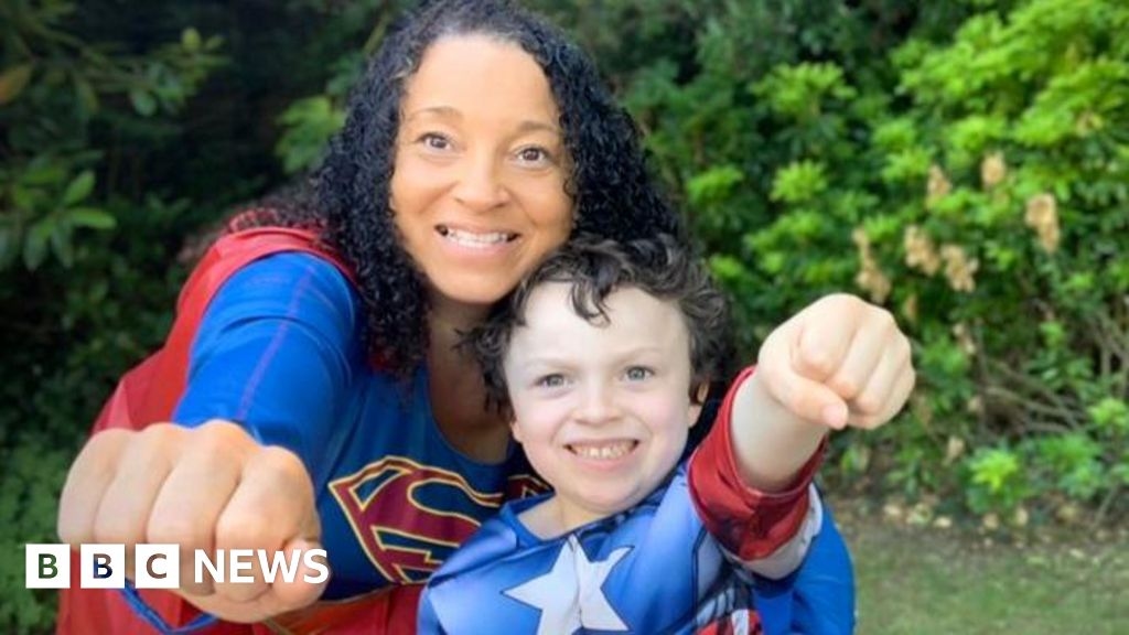 Paralysed boy from Weybridge to lead athletes at triathlon