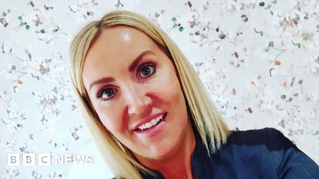 Nichola Hawes trial: Aesthetics nurse was 'stockpiling' medications, court hears