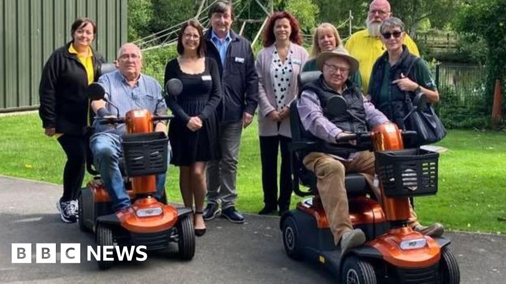 Visitors 'fully explore' Manx wildlife park on mobility scooters