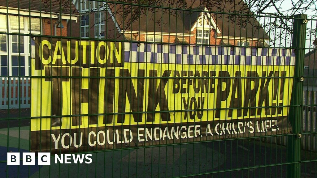 Pavement parking: Call for ban to improve school run safety