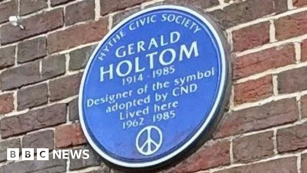 Kent: Designer of CND peace sign honoured with Hythe blue plaque