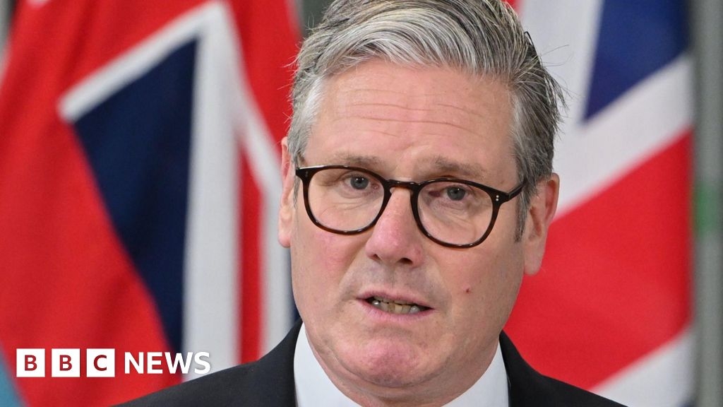 Farage's Reform policies 'fantasy' economics, says Starmer