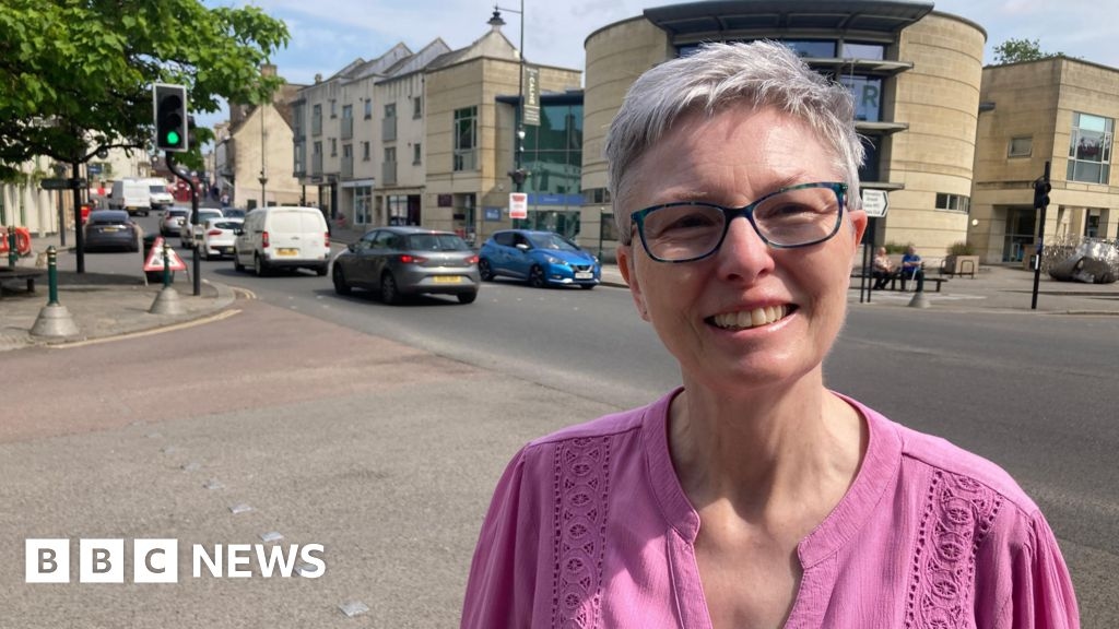 Calne residents living near a landfill site report feeling unwell
