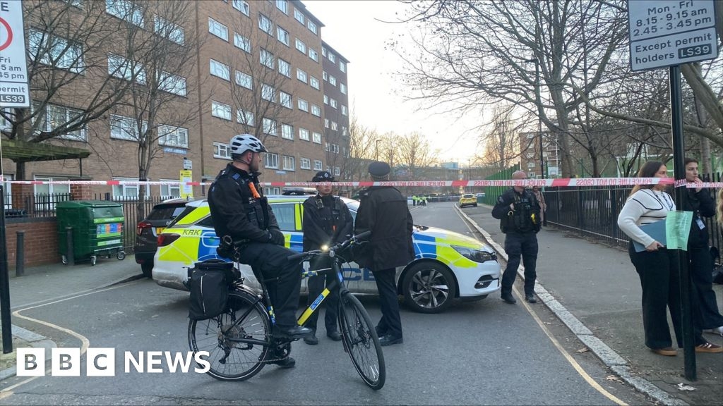 Stockwell: Police hunt for suspects after boy, 16, shot dead