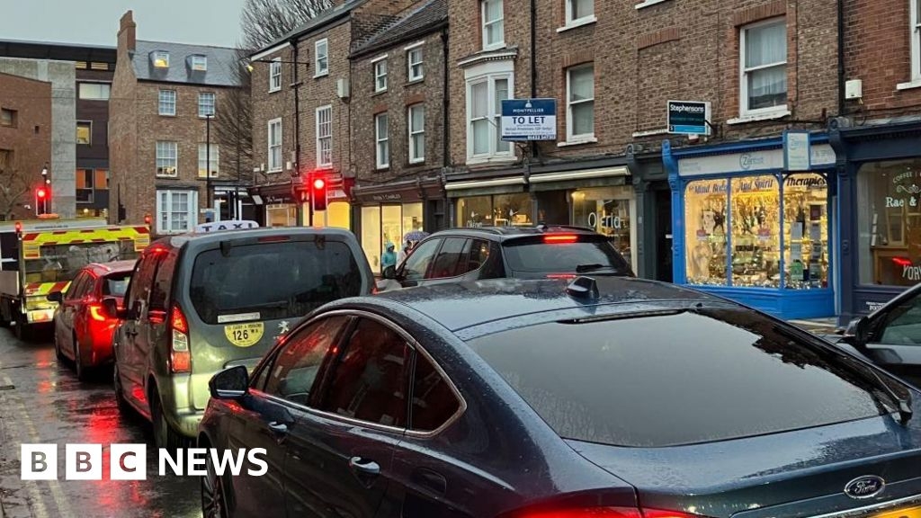 York city centre pollution levels fall below legal limit